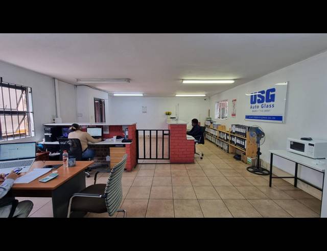 366M² WAREHOUSE TO LET IN JET PARK
